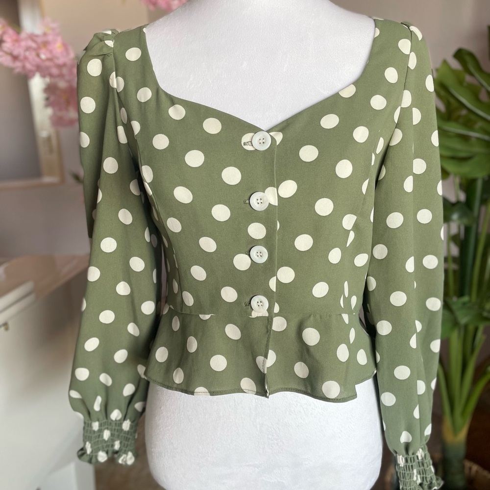MWOT Petite Studio NYC Marjory Top in
Polka Dot